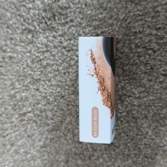 Nude by Nature Makeup - Picture 5 of 8